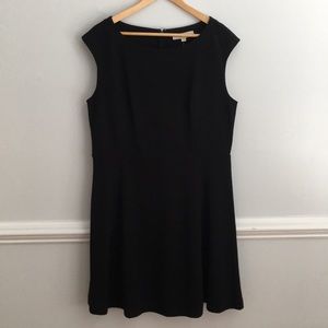 Black sleeveless dress perfect for work